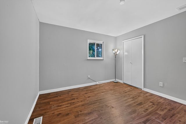 312 Fairfield Avenue, Holly, MI 48442