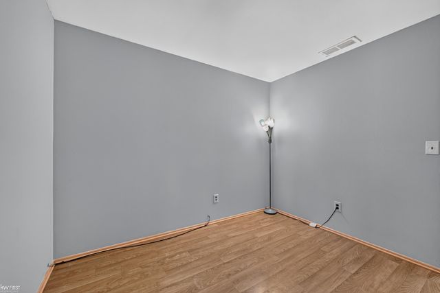 312 Fairfield Avenue, Holly, MI 48442