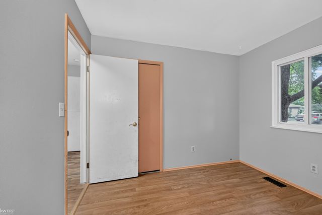 312 Fairfield Avenue, Holly, MI 48442