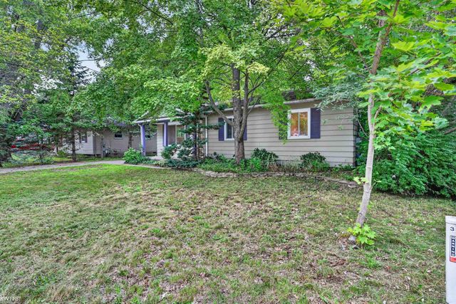 312 Fairfield Avenue, Holly, MI 48442