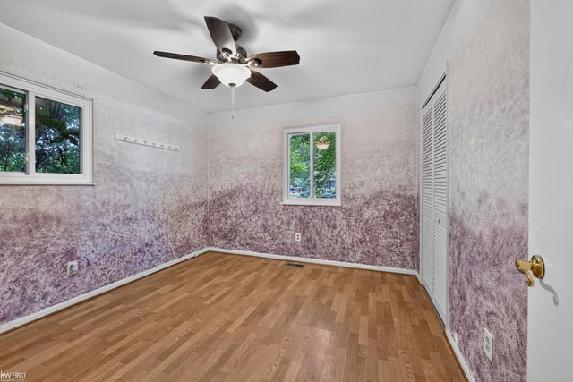 312 Fairfield Avenue, Holly, MI 48442