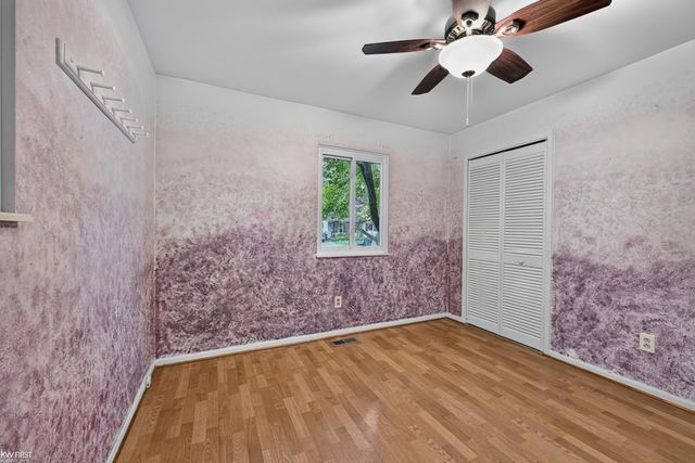 312 Fairfield Avenue, Holly, MI 48442