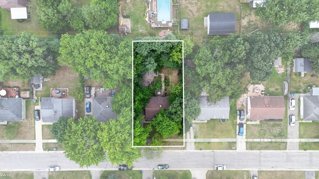 312 Fairfield Avenue, Holly, MI 48442