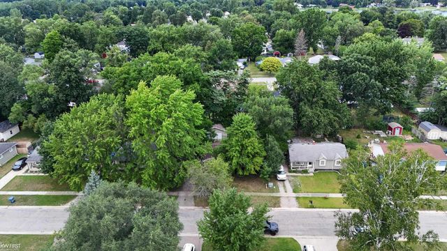 312 Fairfield Avenue, Holly, MI 48442