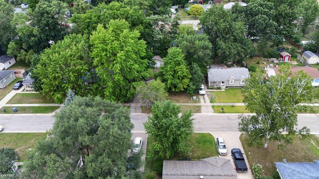 312 Fairfield Avenue, Holly, MI 48442
