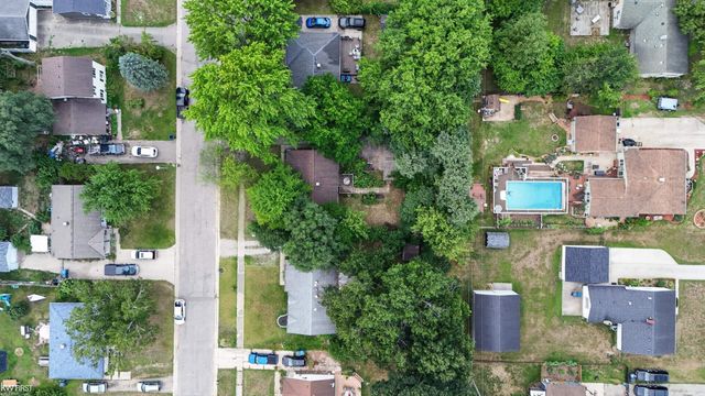312 Fairfield Avenue, Holly, MI 48442
