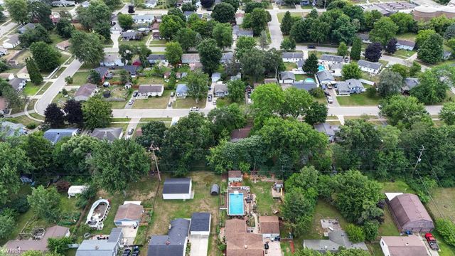 312 Fairfield Avenue, Holly, MI 48442