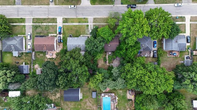 312 Fairfield Avenue, Holly, MI 48442