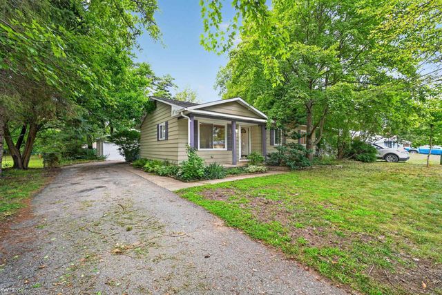 312 Fairfield Avenue, Holly, MI 48442