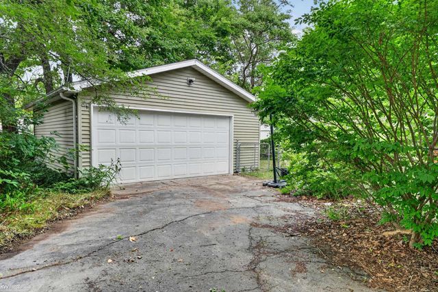 312 Fairfield Avenue, Holly, MI 48442