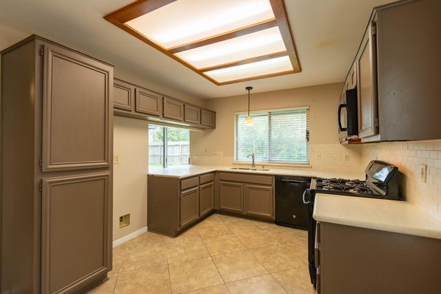 12034 Paddock Way, Houston, TX 77065