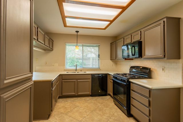 12034 Paddock Way, Houston, TX 77065