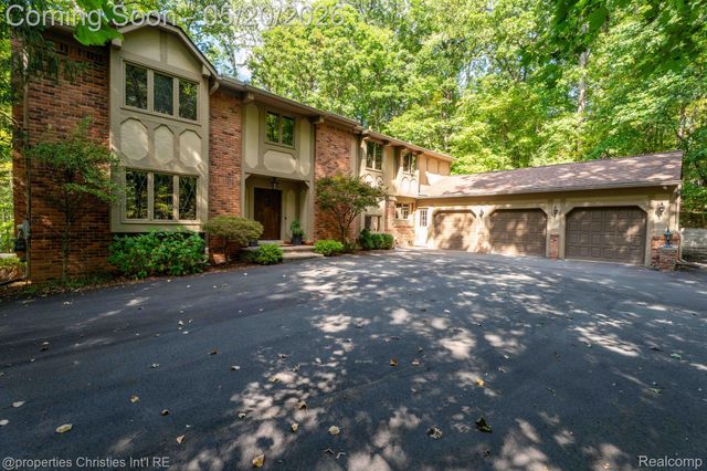 1100 Bretton Lane, Bloomfield Charter Township, MI 48304