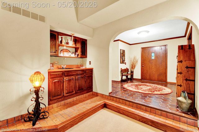 1100 Bretton Lane, Bloomfield Charter Township, MI 48304