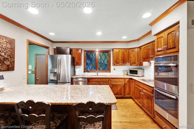 1100 Bretton Lane, Bloomfield Charter Township, MI 48304