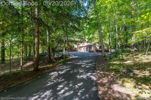 1100 Bretton Lane, Bloomfield Charter Township, MI 48304
