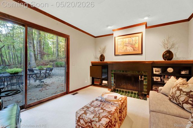 1100 Bretton Lane, Bloomfield Charter Township, MI 48304