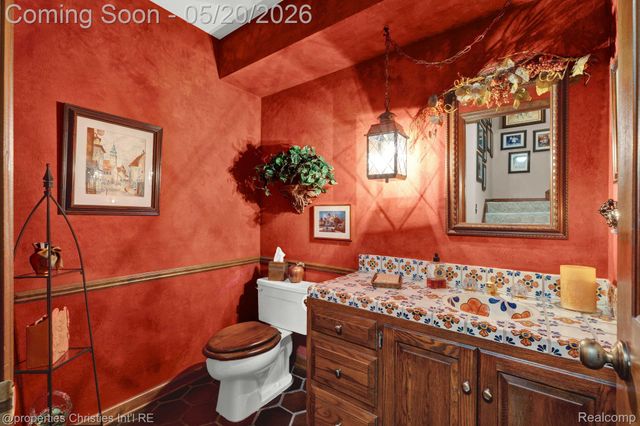 1100 Bretton Lane, Bloomfield Charter Township, MI 48304