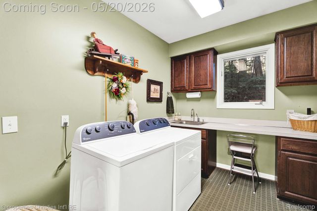 1100 Bretton Lane, Bloomfield Charter Township, MI 48304