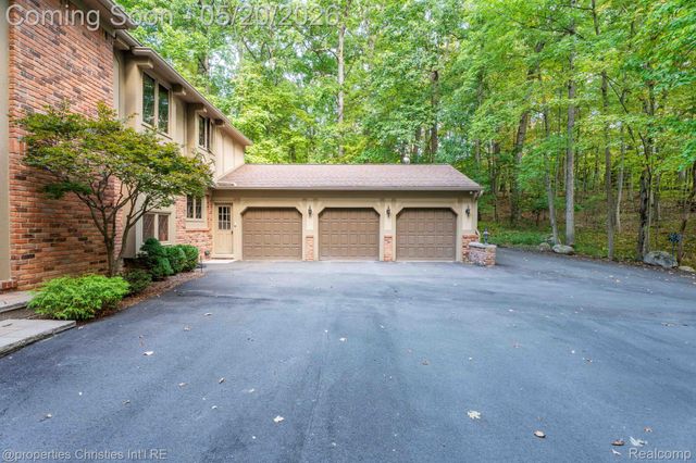 1100 Bretton Lane, Bloomfield Charter Township, MI 48304