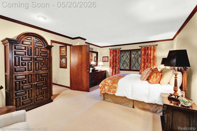 1100 Bretton Lane, Bloomfield Charter Township, MI 48304
