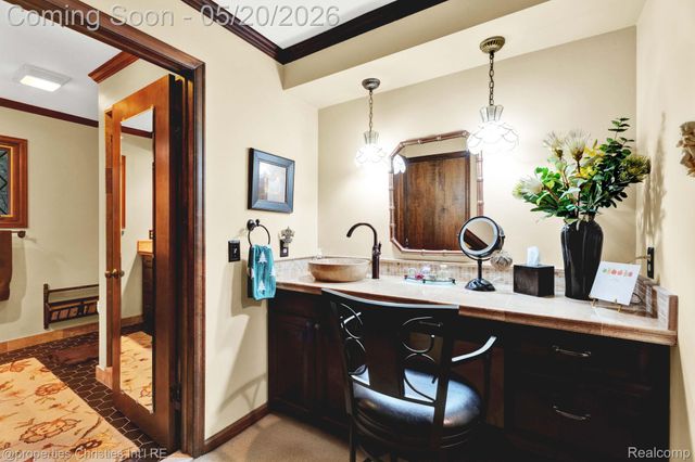 1100 Bretton Lane, Bloomfield Charter Township, MI 48304