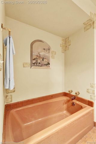 1100 Bretton Lane, Bloomfield Charter Township, MI 48304
