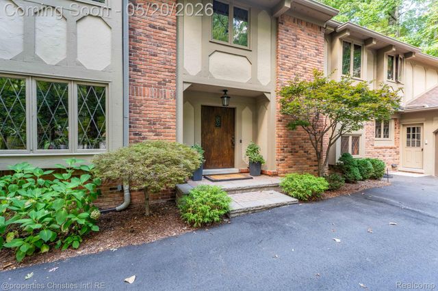 1100 Bretton Lane, Bloomfield Charter Township, MI 48304