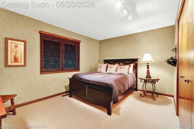 1100 Bretton Lane, Bloomfield Charter Township, MI 48304