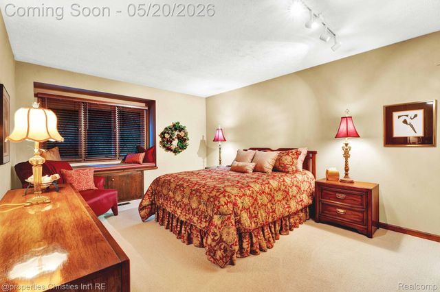 1100 Bretton Lane, Bloomfield Charter Township, MI 48304