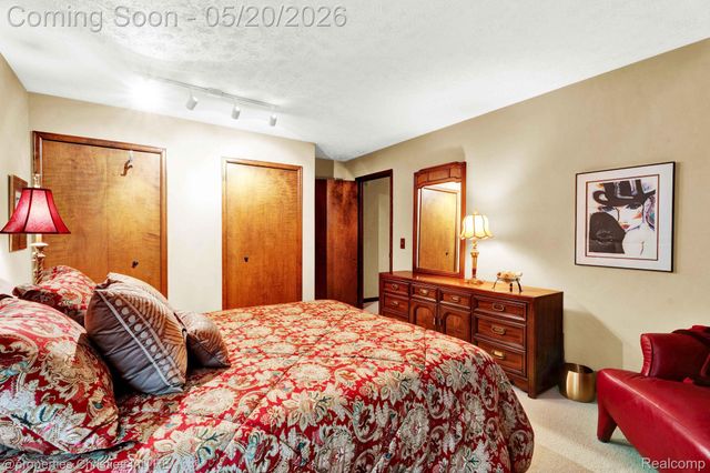 1100 Bretton Lane, Bloomfield Charter Township, MI 48304