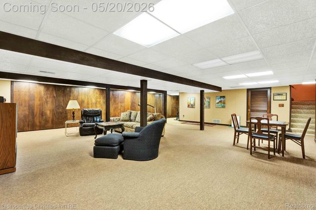 1100 Bretton Lane, Bloomfield Charter Township, MI 48304