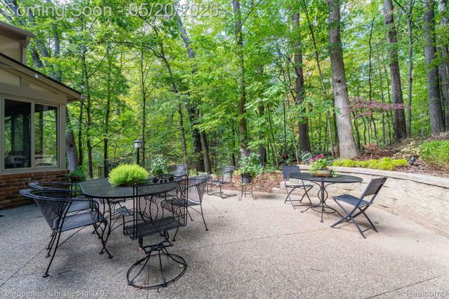 1100 Bretton Lane, Bloomfield Charter Township, MI 48304
