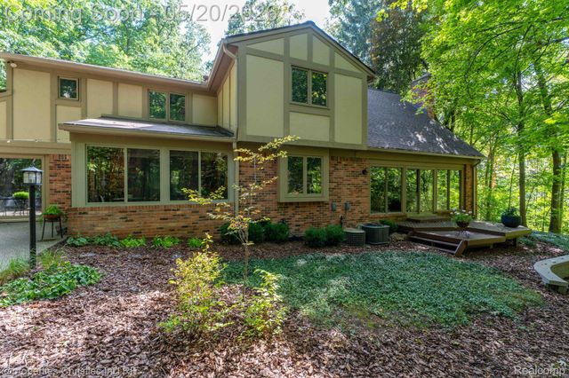 1100 Bretton Lane, Bloomfield Charter Township, MI 48304