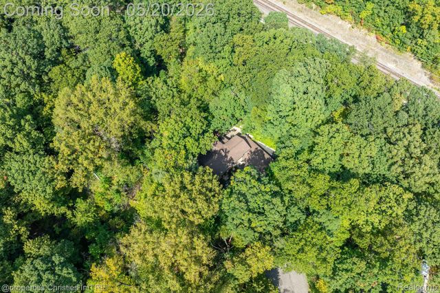 1100 Bretton Lane, Bloomfield Charter Township, MI 48304