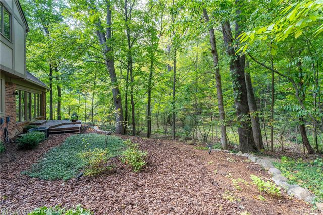 1100 Bretton Lane, Bloomfield Charter Township, MI 48304