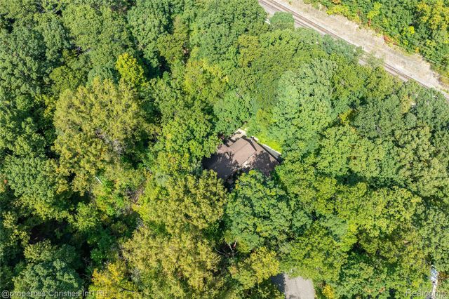 1100 Bretton Lane, Bloomfield Charter Township, MI 48304