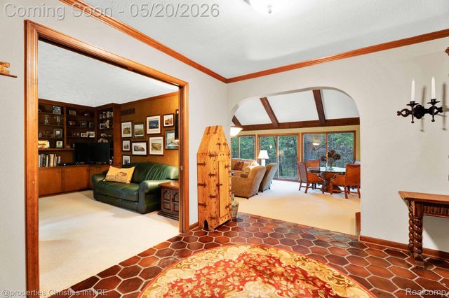 1100 Bretton Lane, Bloomfield Charter Township, MI 48304