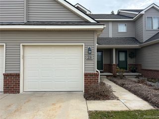 28 Millstone Drive 58, Waterford Charter Township, MI 48328