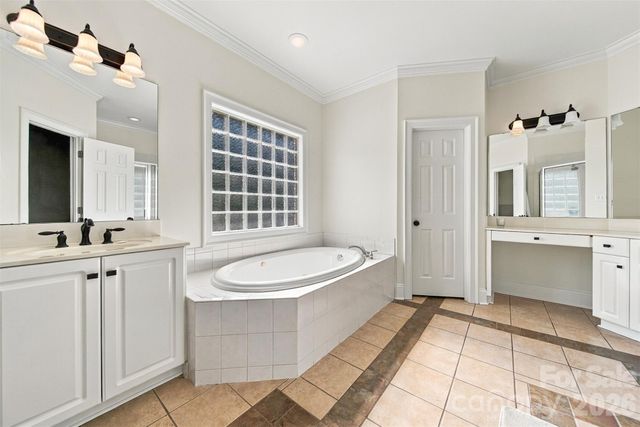 5539 Sunstar Court, Charlotte, NC 28226