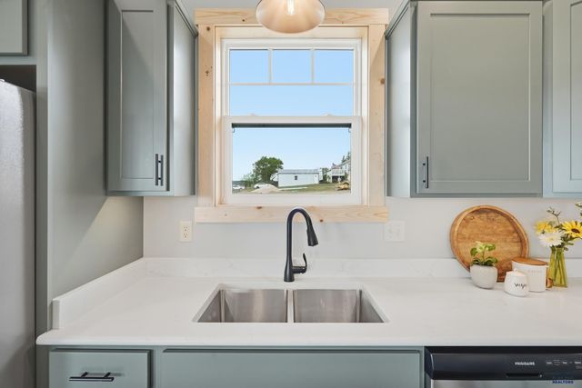 340 WHITNEY ST, Hermosa, SD 57744