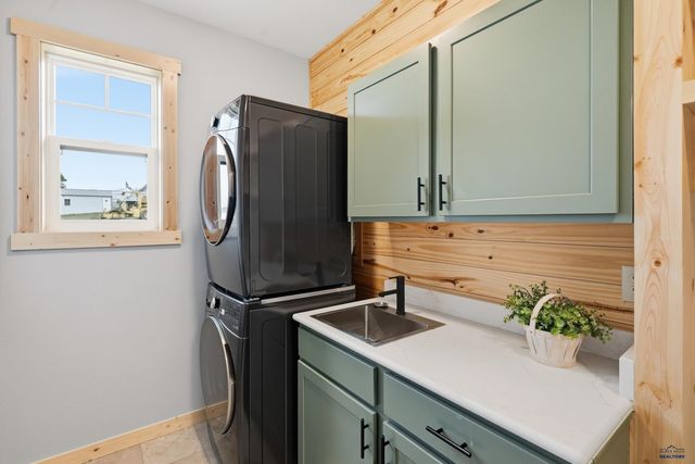 340 WHITNEY ST, Hermosa, SD 57744