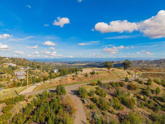 15678 Shasta Estates Drive, Redding, CA 96001