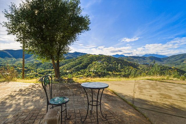 15678 Shasta Estates Drive, Redding, CA 96001