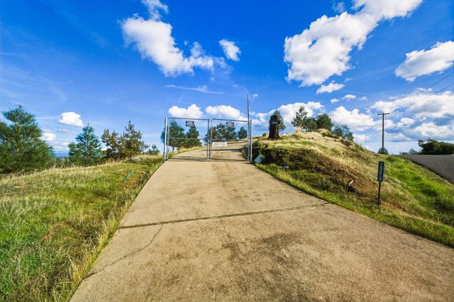 15678 Shasta Estates Drive, Redding, CA 96001