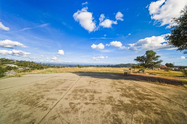 15678 Shasta Estates Drive, Redding, CA 96001