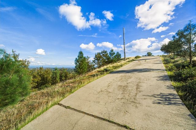 15678 Shasta Estates Drive, Redding, CA 96001