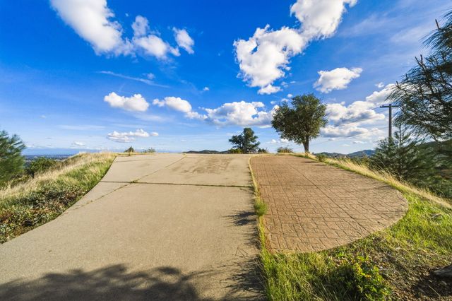 15678 Shasta Estates Drive, Redding, CA 96001