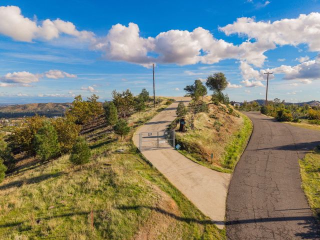 15678 Shasta Estates Drive, Redding, CA 96001