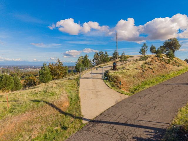 15678 Shasta Estates Drive, Redding, CA 96001